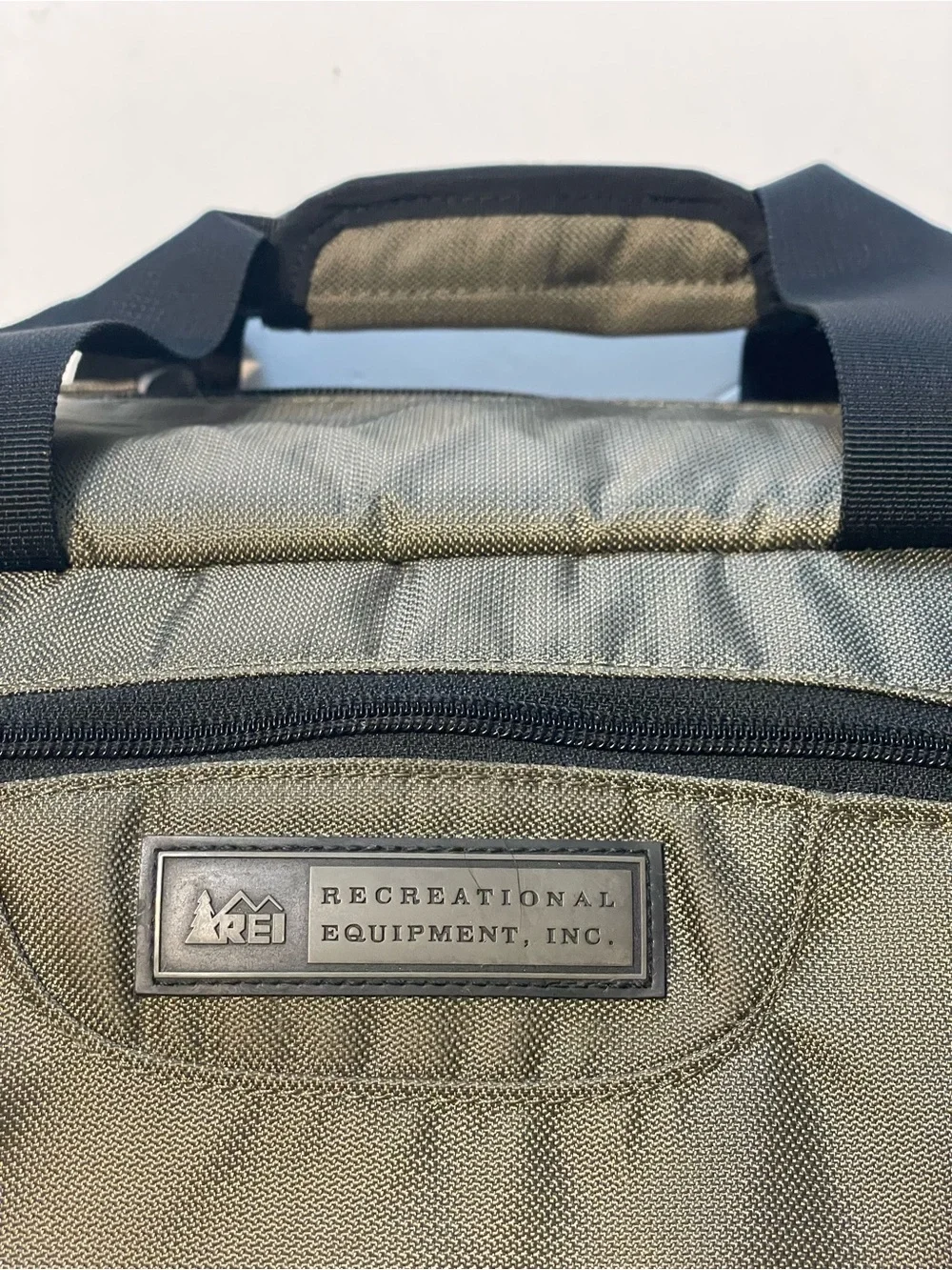 REI Unisex Olive and Black Duffel Satchel RECREATIONAL EQUIPMENT INC. 14 X 10 X6